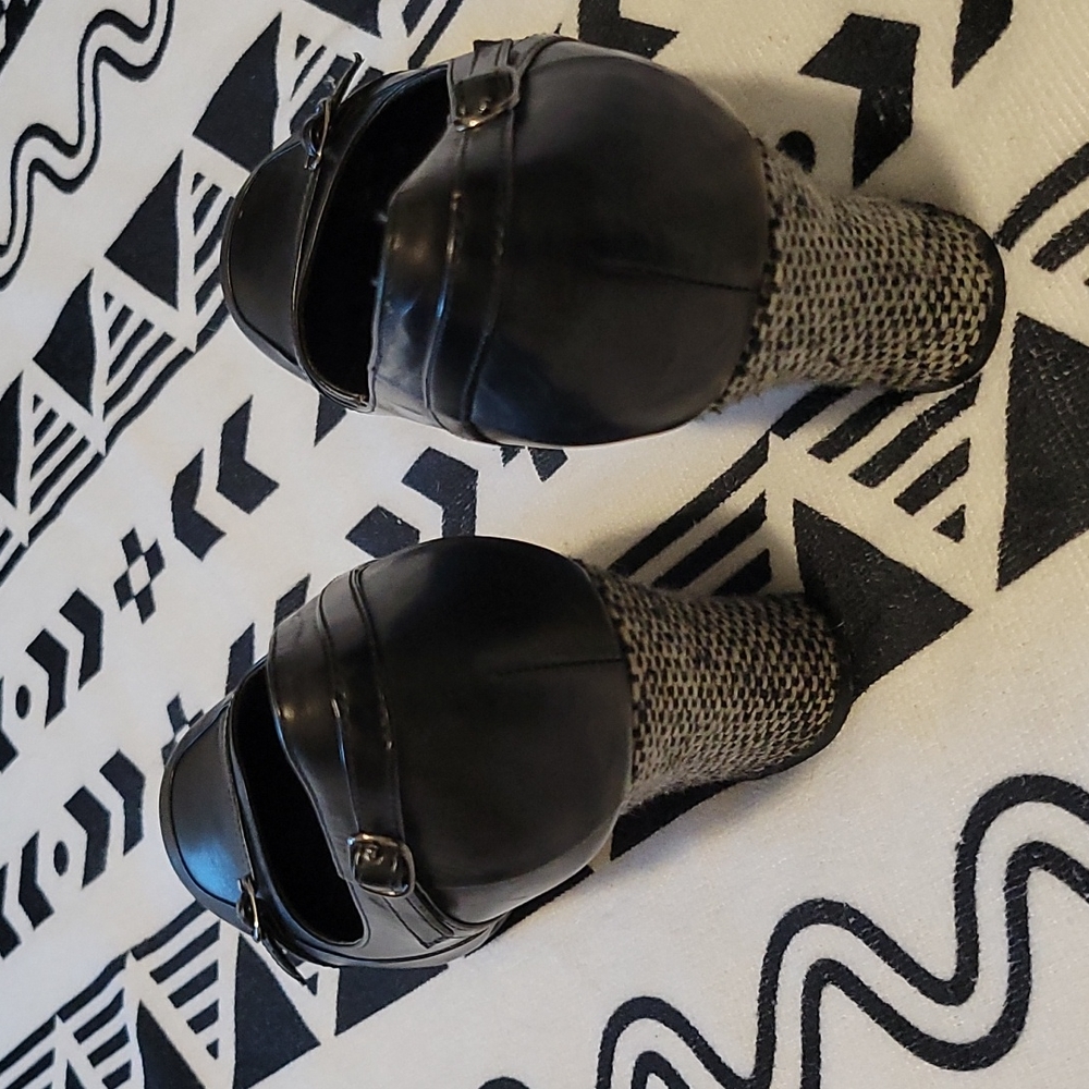 Shoes - Picture 2 of 4